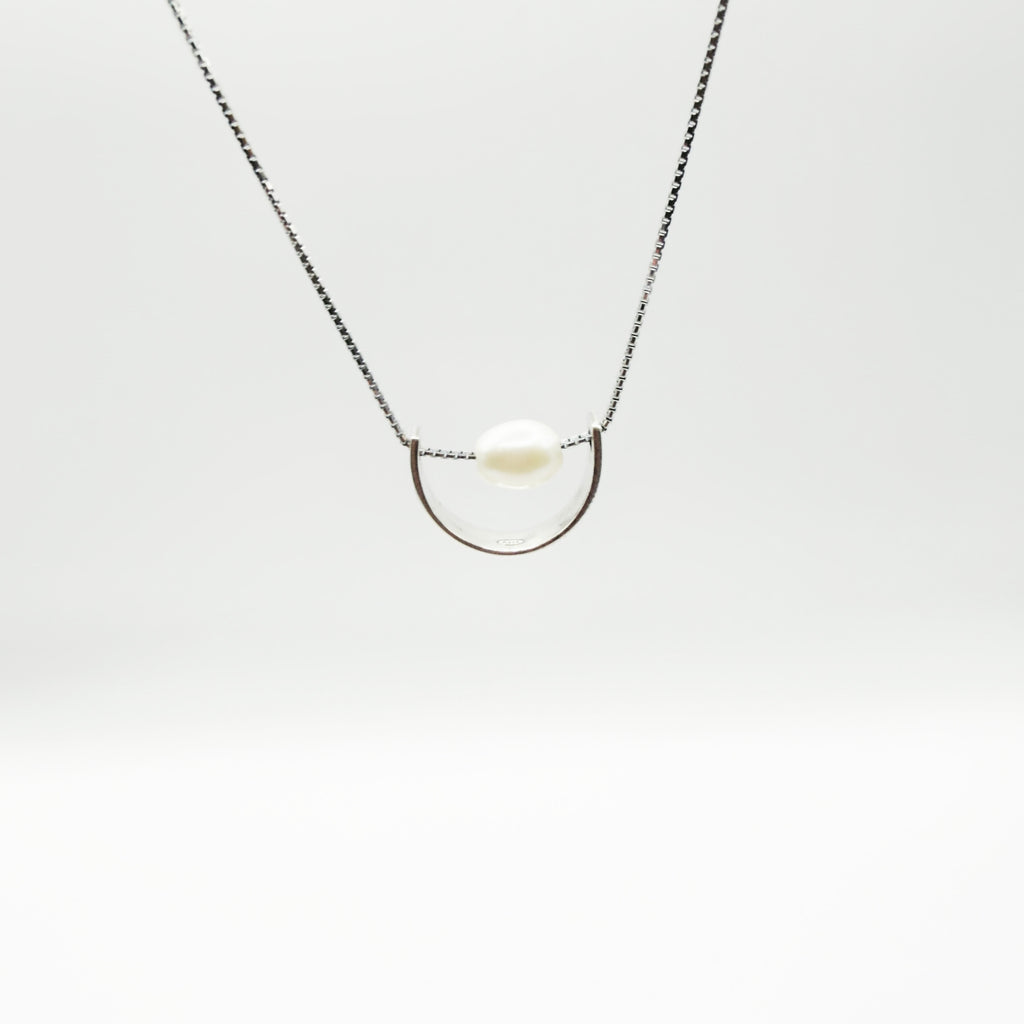 Modern Pearl Arc Necklace