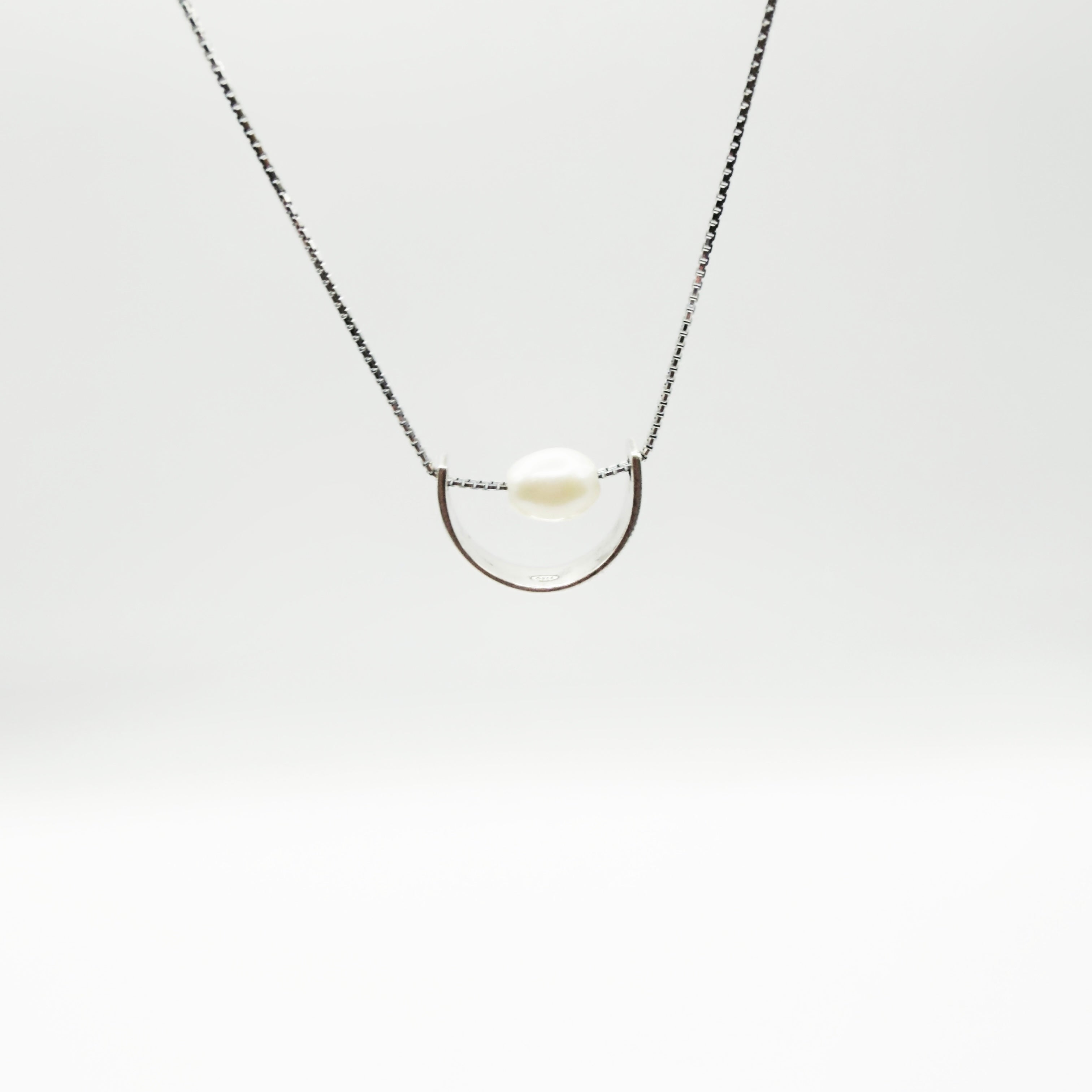 Modern Pearl Arc Necklace
