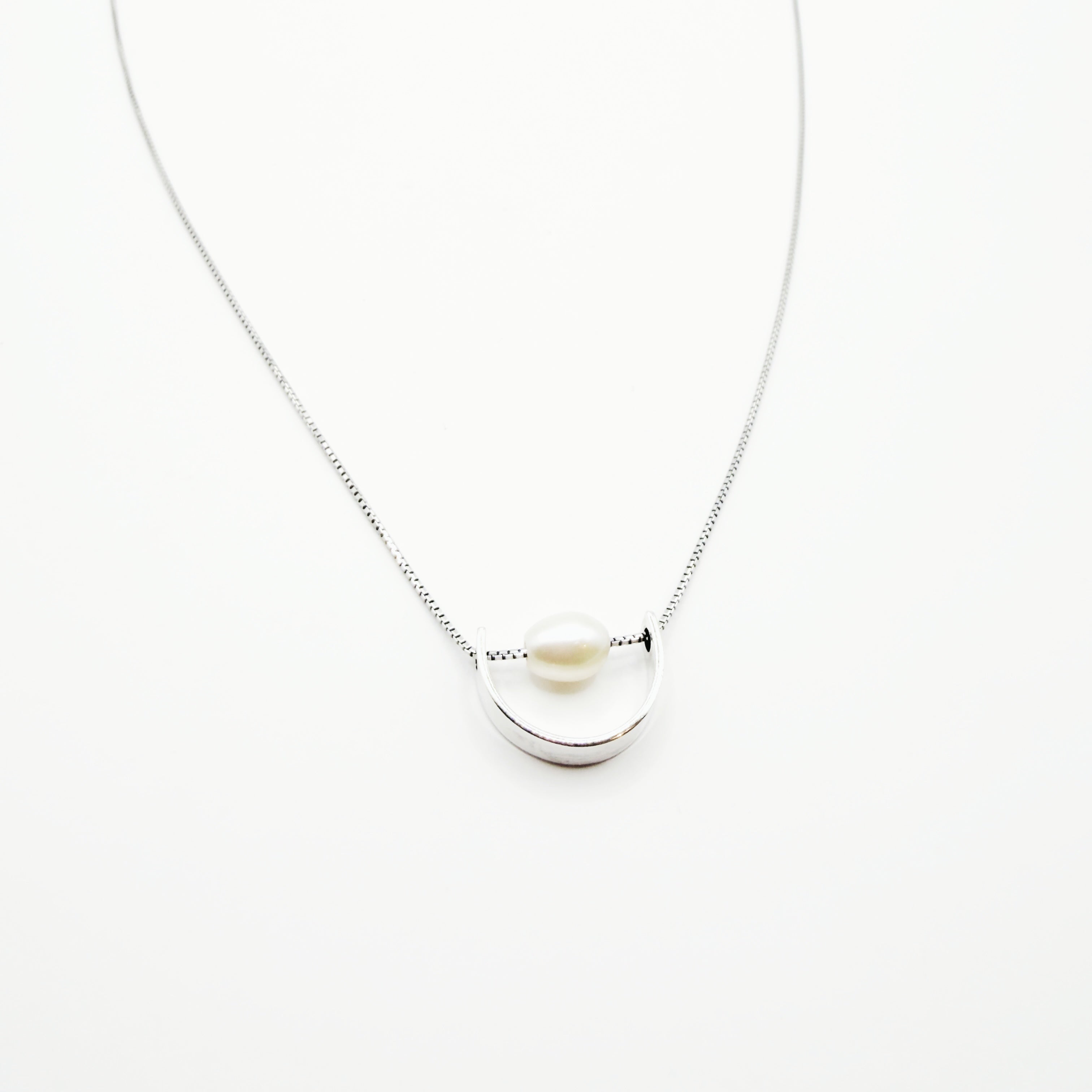 Modern Pearl Arc Necklace