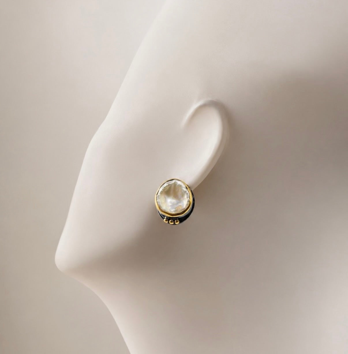 Unique Pearl Stud Earring